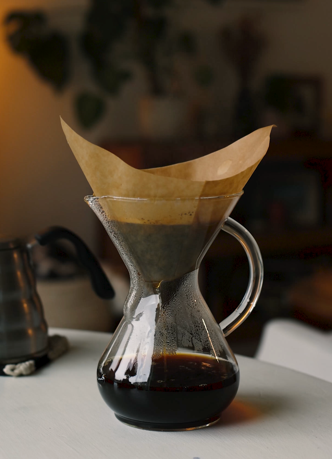 Coffee brewing in a chemex
